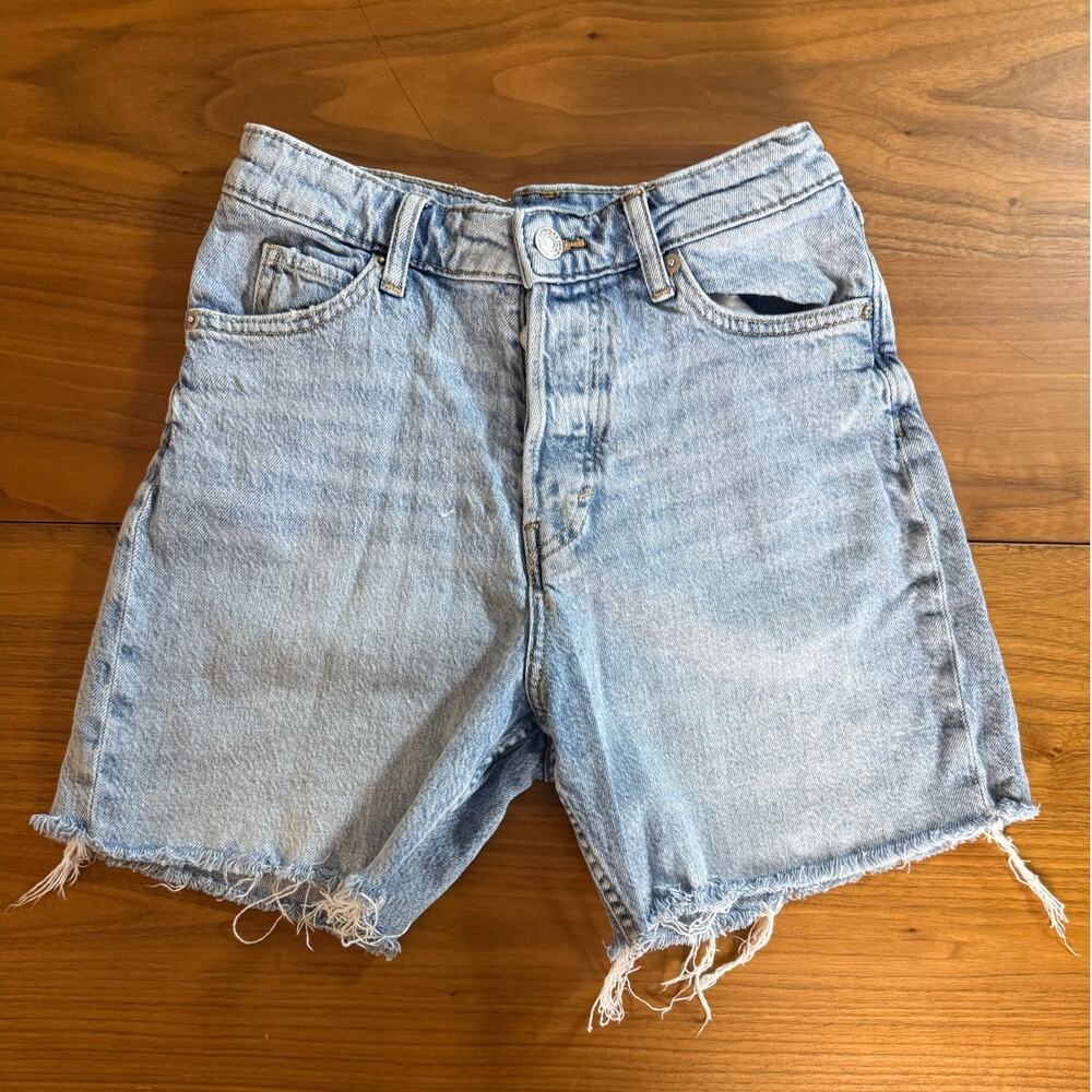 H&M Light Wash Distressed Denim Cutoff Shorts Frayed Hem Y2K